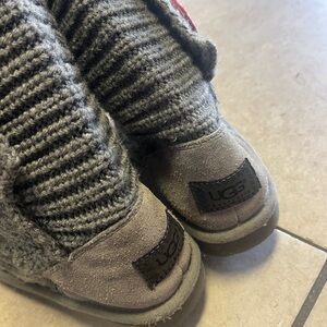 UGG Gray Knit Boots with Ribbed Texture